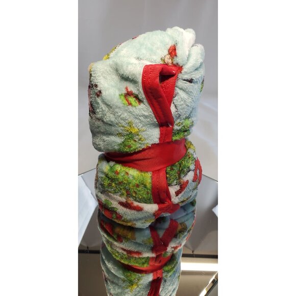 Dr. Seuss The Grinch Throw Blanket Fleece Holiday Christmas 40x50 - NWT - Picture 3 of 5